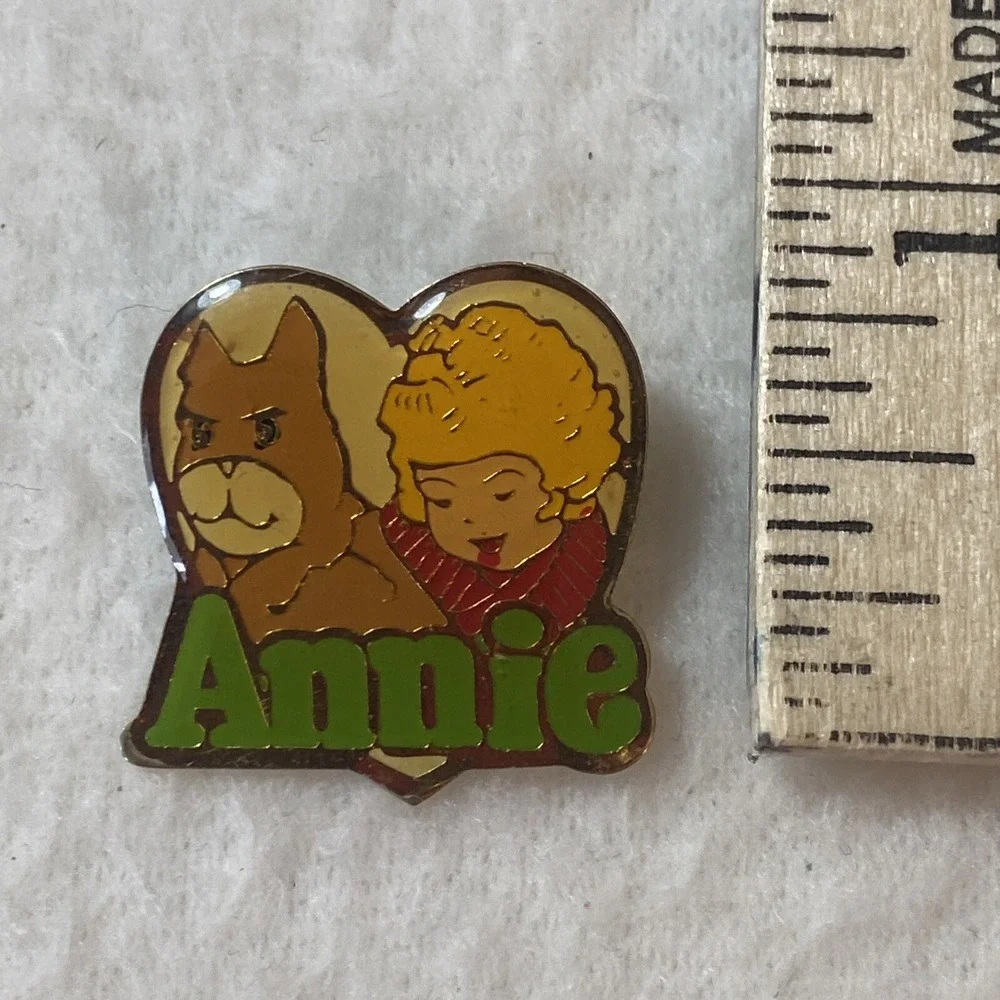 Little Orphan Annie Necklace Plastic Metal‎ Pin Butterfly Heart Sandy Rainbow